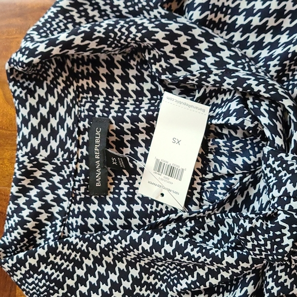 Banana Republic Tie Neck Houndstooth Print Blouse - Picture 2 of 12